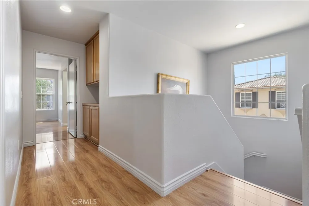 9193 Burnet Avenue North Hills, CA 91343