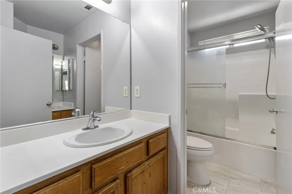 9193 Burnet Avenue North Hills, CA 91343