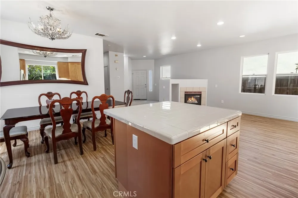 9193 Burnet Avenue North Hills, CA 91343