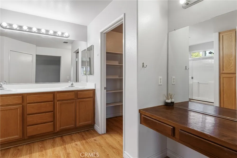 9193 Burnet Avenue North Hills, CA 91343