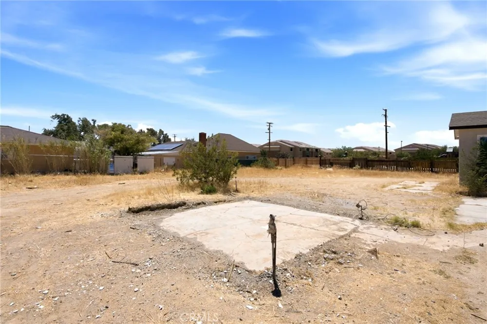 2494 Nadean Mojave, CA 93501