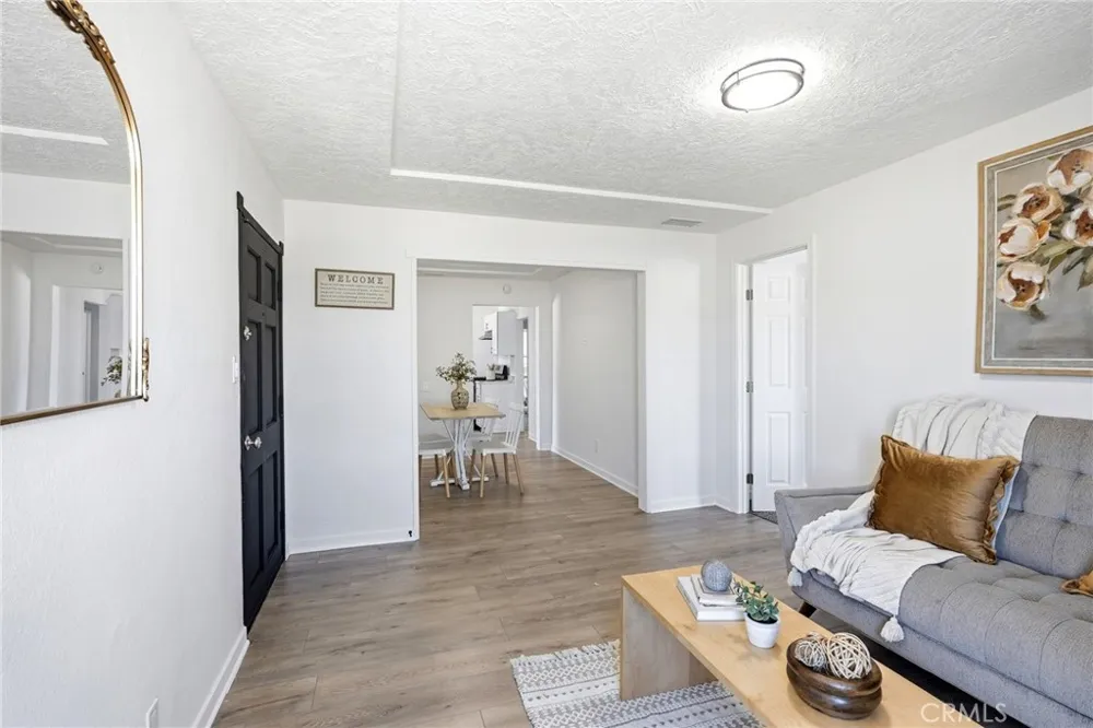 2494 Nadean Mojave, CA 93501
