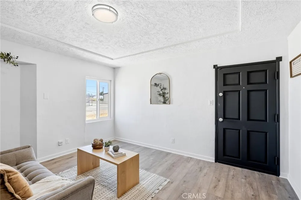 2494 Nadean Mojave, CA 93501
