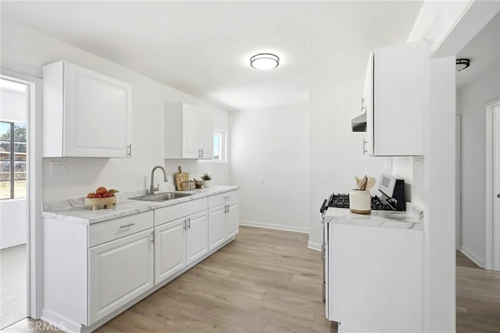 2494 Nadean Mojave, CA 93501
