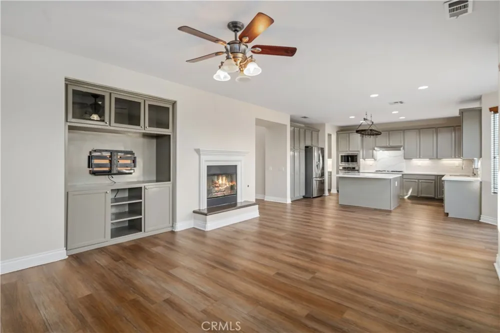 41520 44th W Lancaster, CA 93536