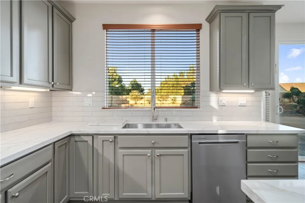 41520 44th W Lancaster, CA 93536