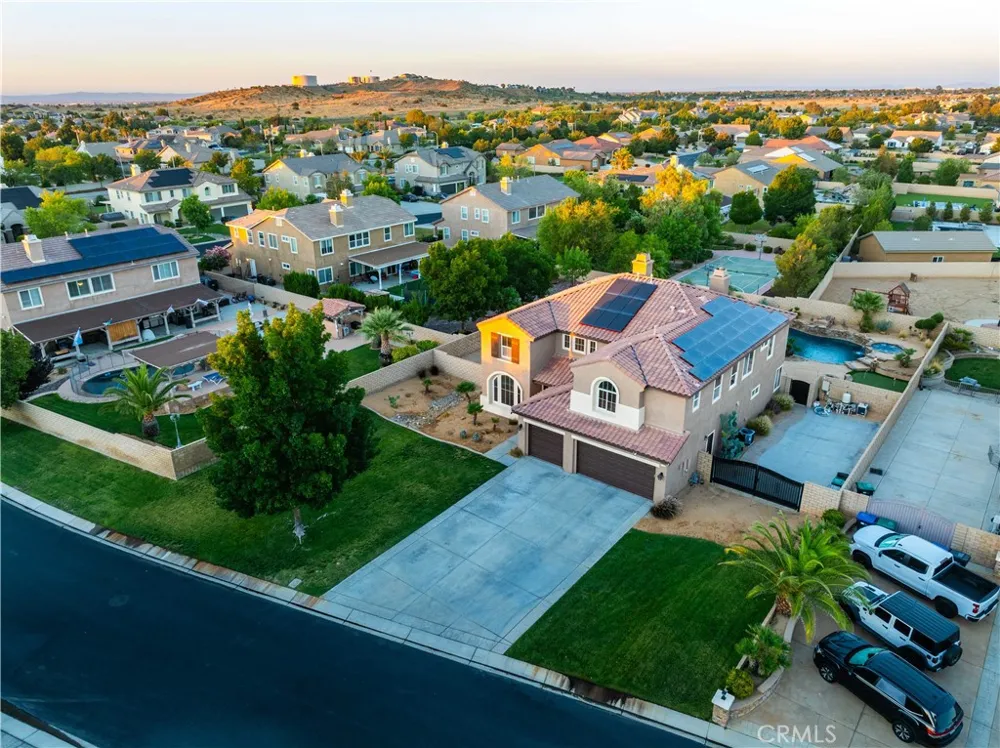 41520 44th W Lancaster, CA 93536