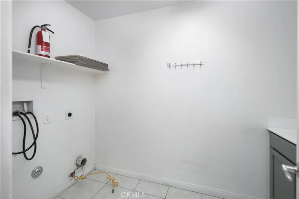 41520 44th W Lancaster, CA 93536