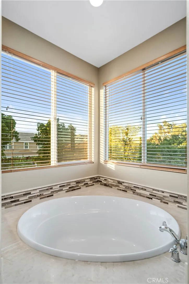41520 44th W Lancaster, CA 93536