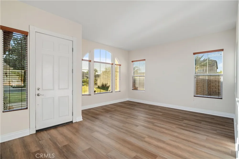 41520 44th W Lancaster, CA 93536