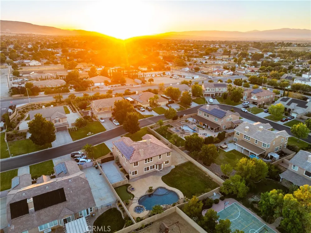 41520 44th W Lancaster, CA 93536