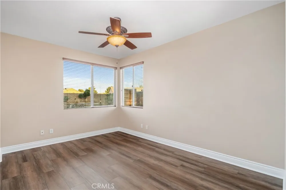 41520 44th W Lancaster, CA 93536