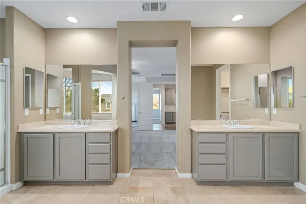 41520 44th W Lancaster, CA 93536