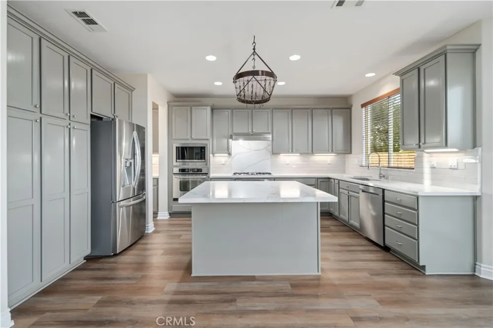 41520 44th W Lancaster, CA 93536
