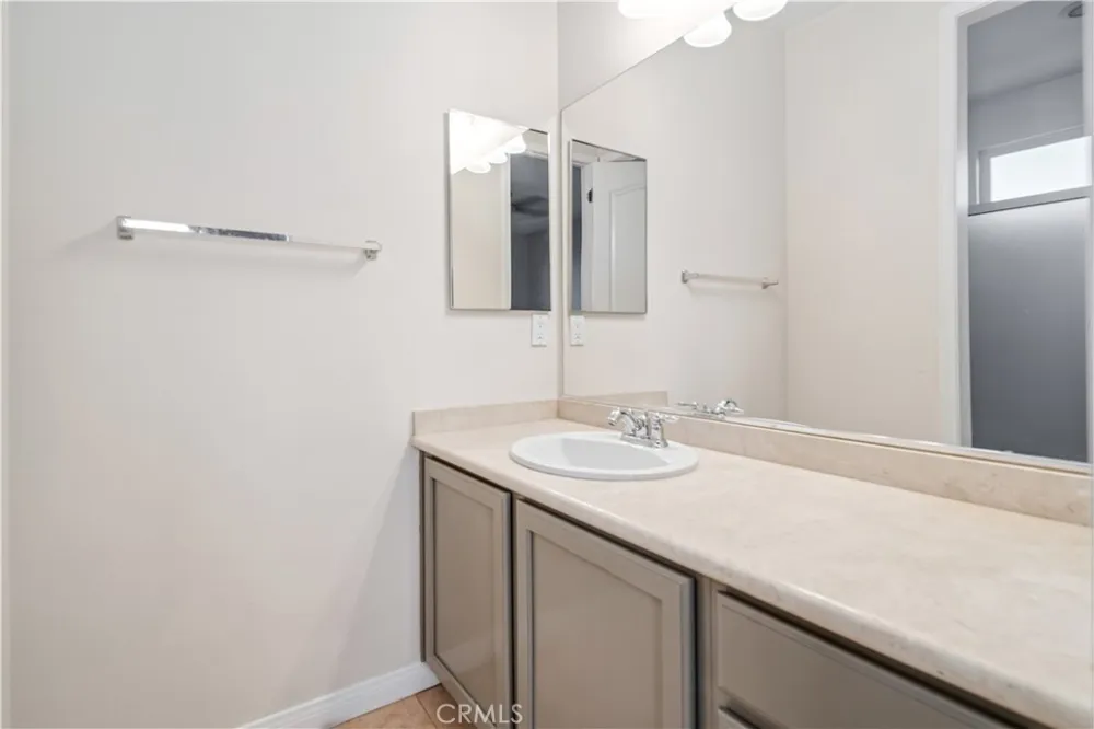 41520 44th W Lancaster, CA 93536