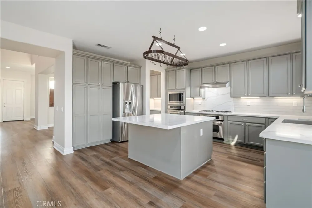 41520 44th W Lancaster, CA 93536