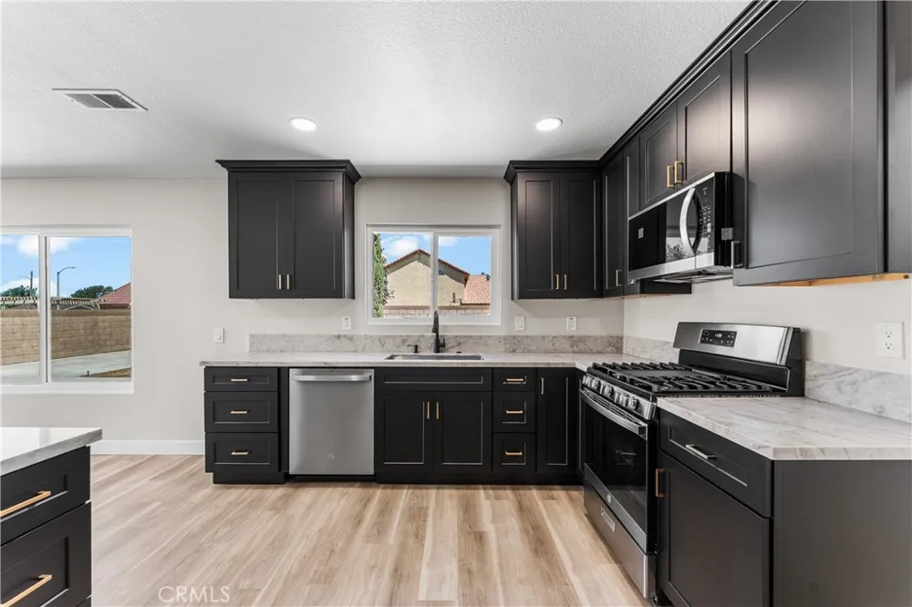 709 Whitlatch Lancaster, CA 93535