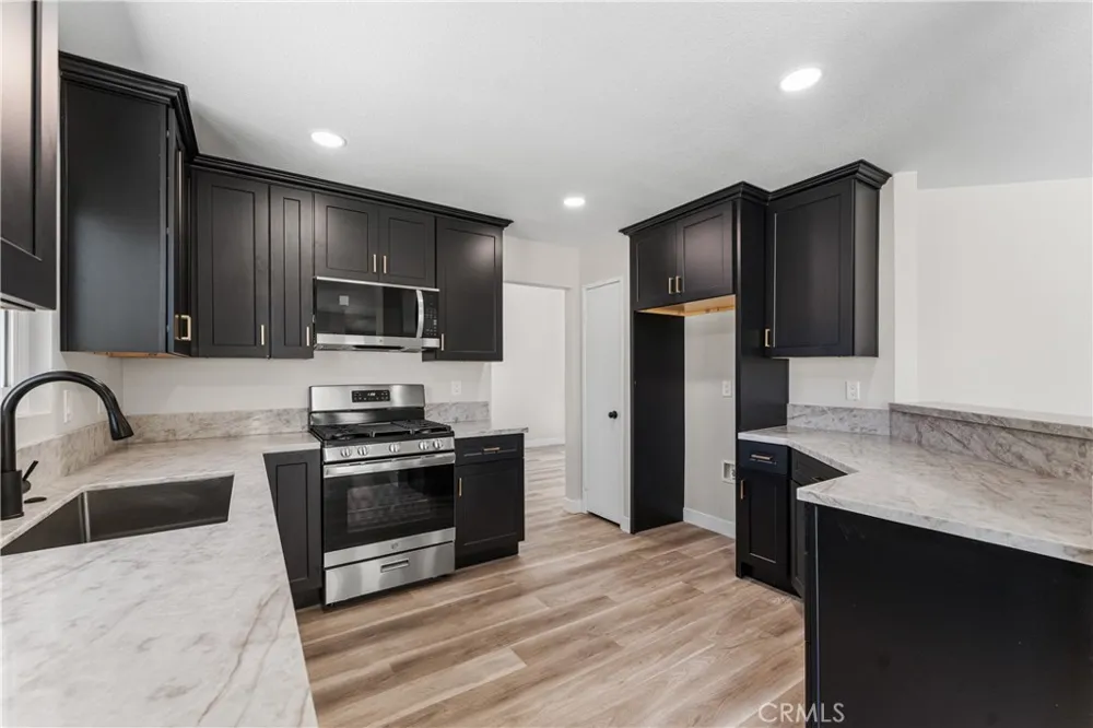 709 Whitlatch Lancaster, CA 93535