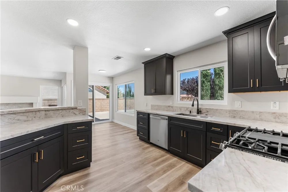 709 Whitlatch Lancaster, CA 93535