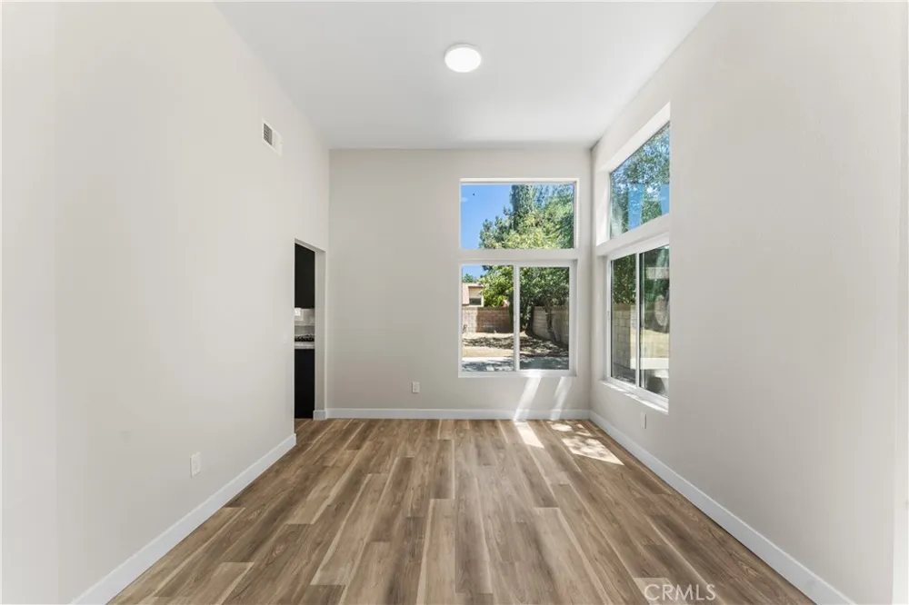 709 Whitlatch Lancaster, CA 93535
