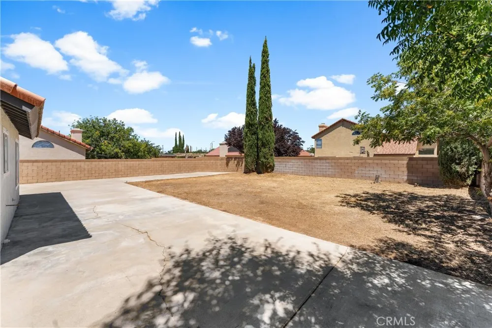 709 Whitlatch Lancaster, CA 93535