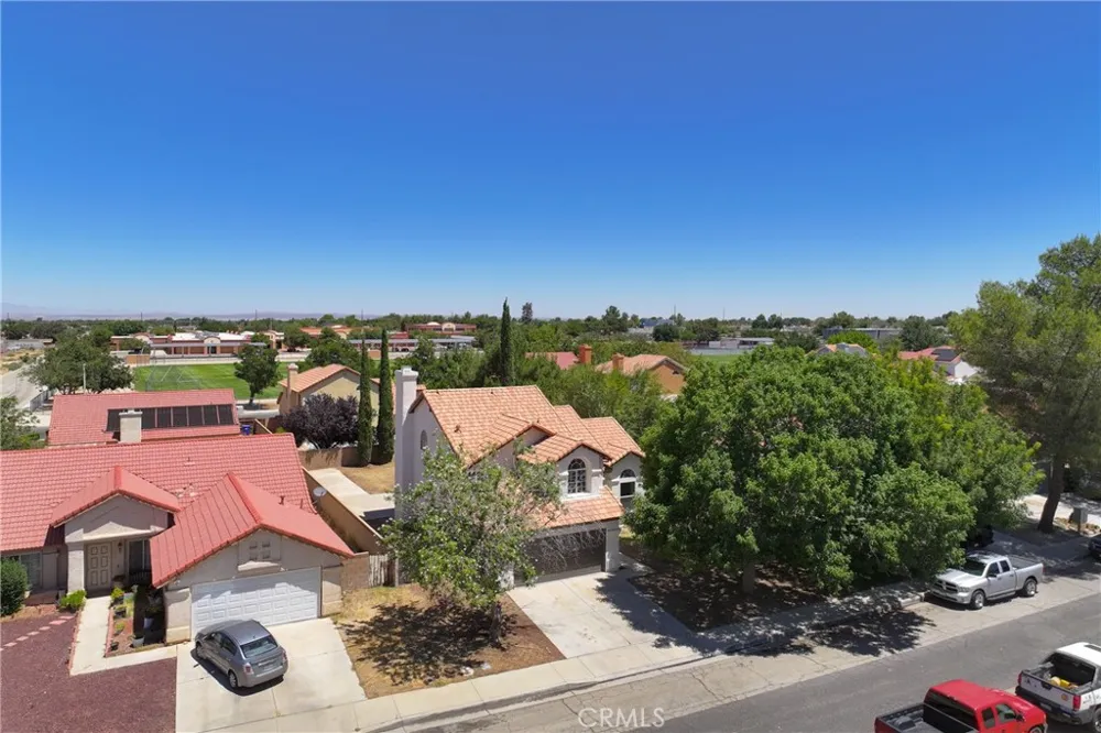 709 Whitlatch Lancaster, CA 93535