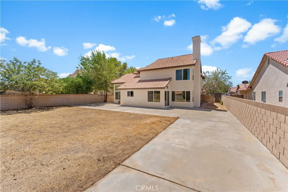 709 Whitlatch Lancaster, CA 93535