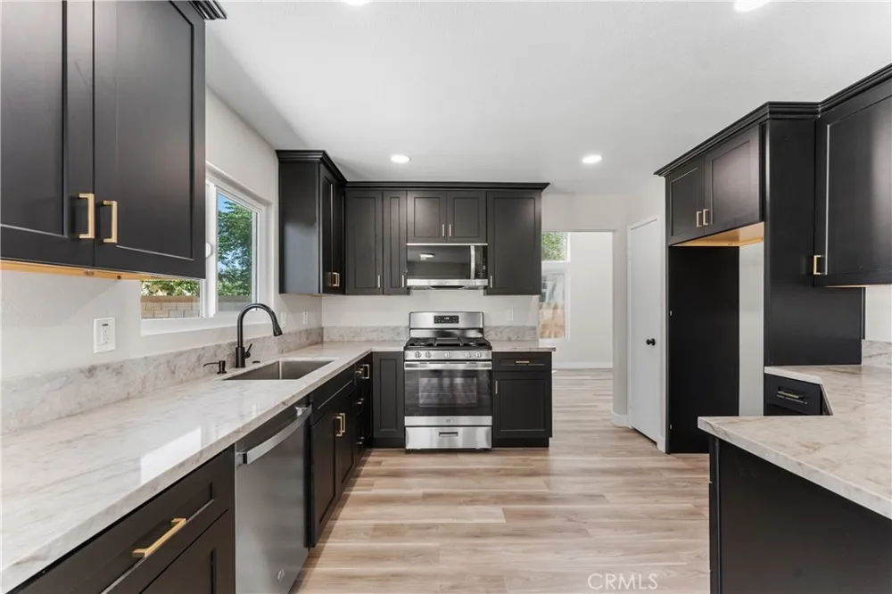 709 Whitlatch Lancaster, CA 93535