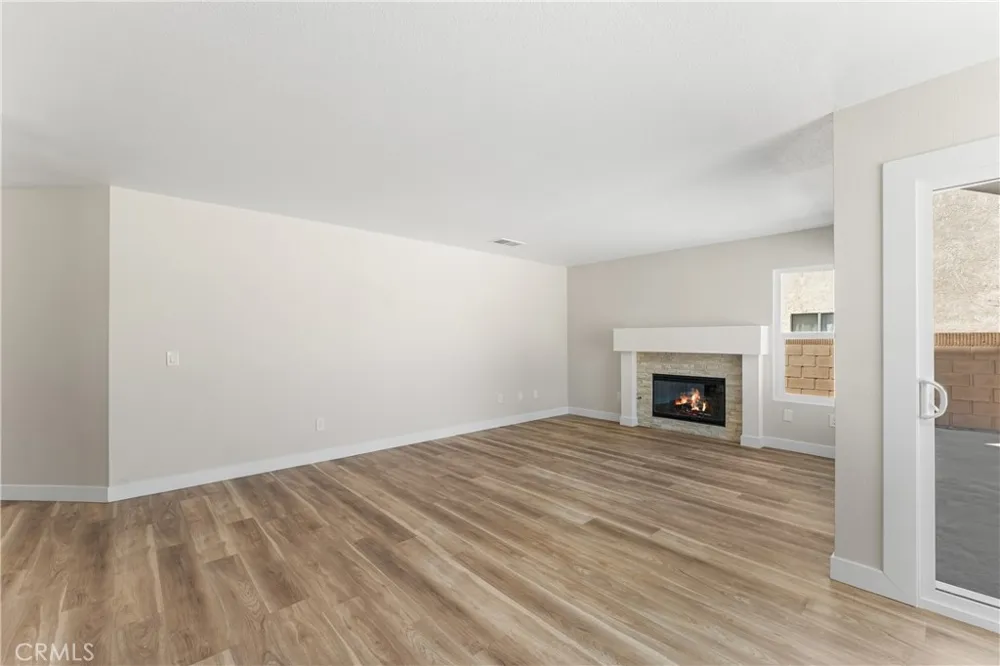 709 Whitlatch Lancaster, CA 93535
