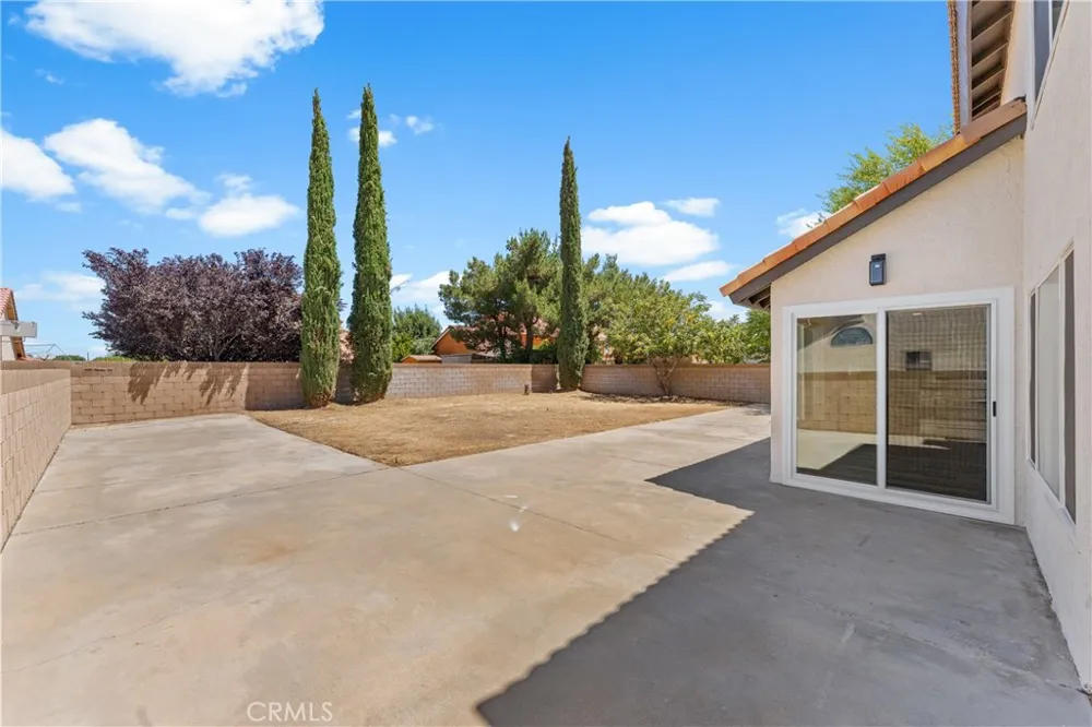 709 Whitlatch Lancaster, CA 93535