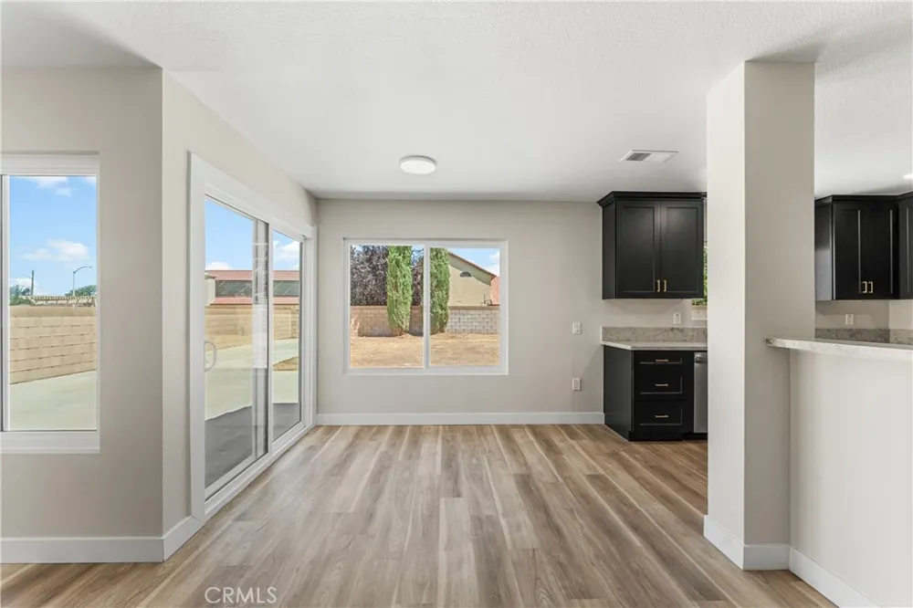 709 Whitlatch Lancaster, CA 93535