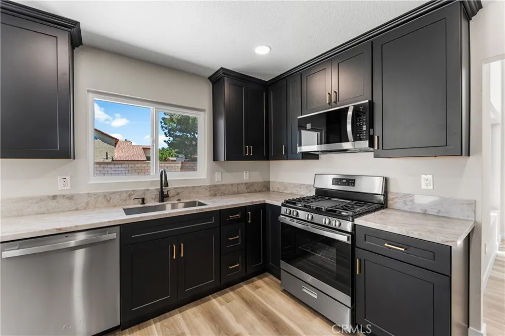 709 Whitlatch Lancaster, CA 93535