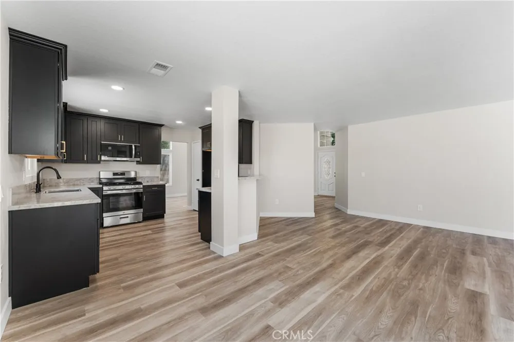 709 Whitlatch Lancaster, CA 93535