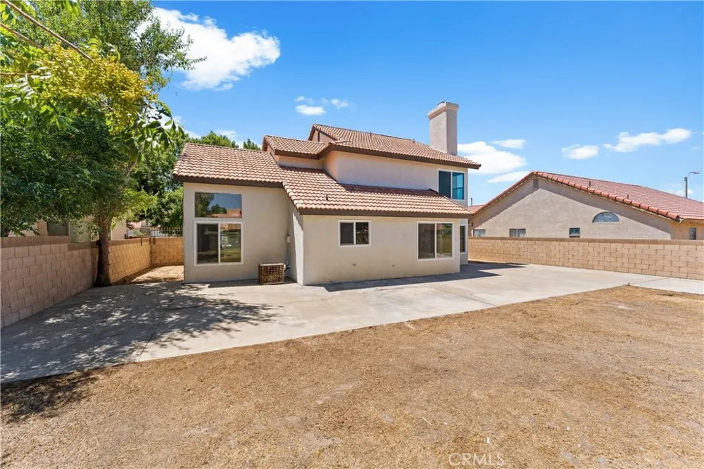709 Whitlatch Lancaster, CA 93535
