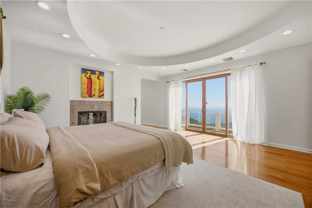 9980 Houston Malibu, CA 90265