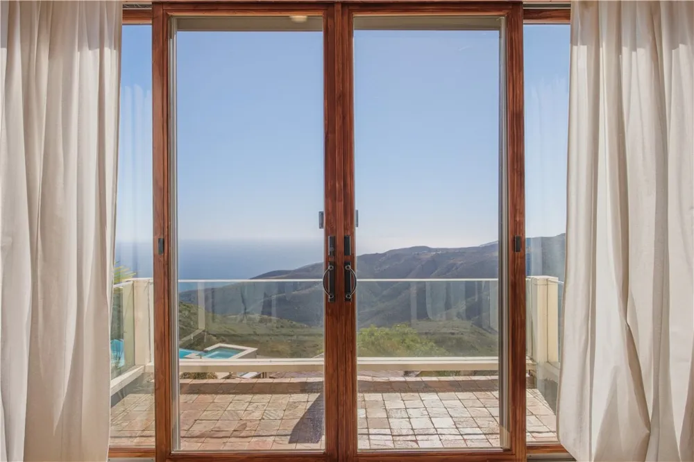 9980 Houston Malibu, CA 90265
