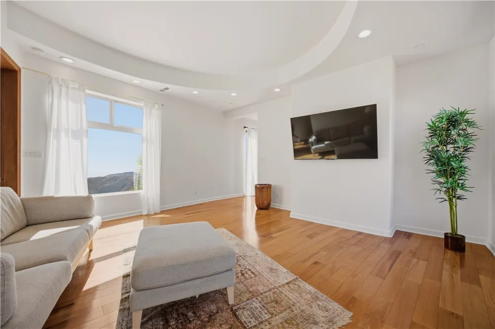 9980 Houston Malibu, CA 90265