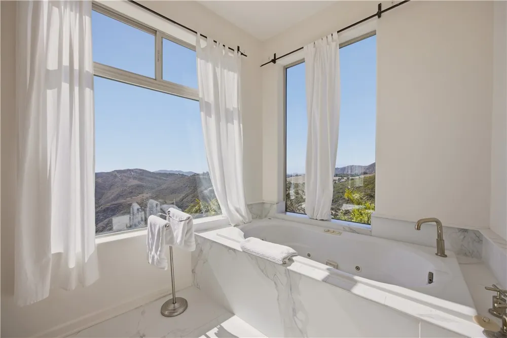 9980 Houston Malibu, CA 90265