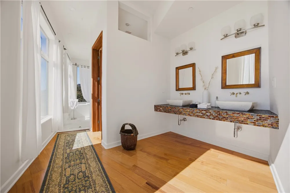 9980 Houston Malibu, CA 90265