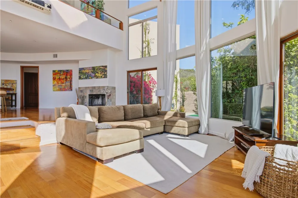 9980 Houston Malibu, CA 90265