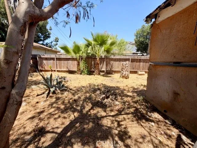 15741 Wyandotte Street Van Nuys, CA 91406