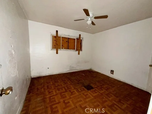 15741 Wyandotte Street Van Nuys, CA 91406