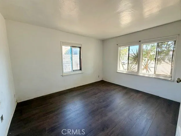 15741 Wyandotte Street Van Nuys, CA 91406