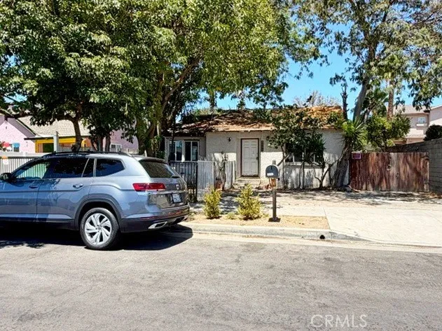 15741 Wyandotte Street Van Nuys, CA 91406