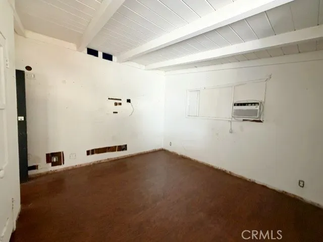 15741 Wyandotte Street Van Nuys, CA 91406