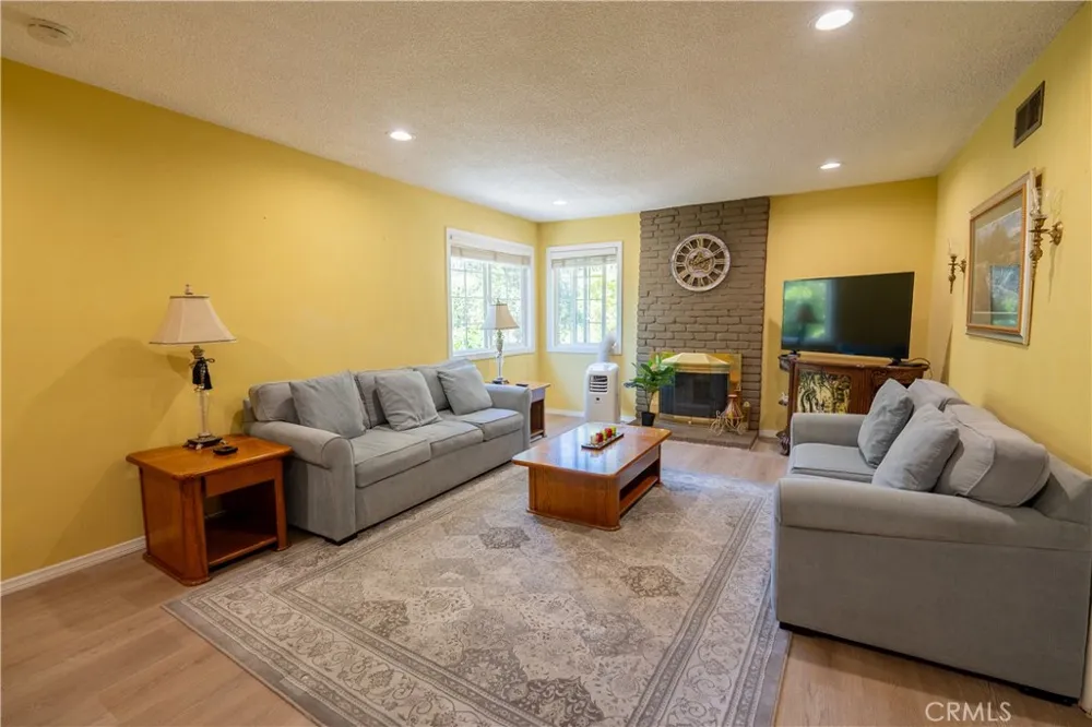 13142 Sayre Los Angeles, CA 91342