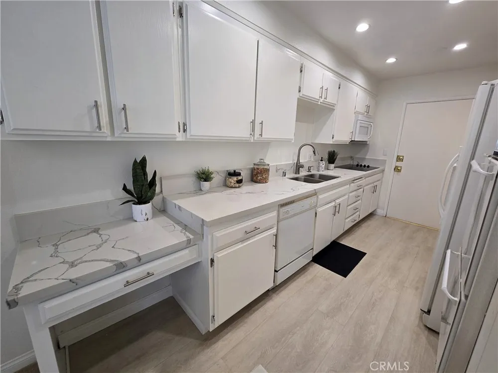4647 Willis Avenue #220 Sherman Oaks, CA 91403