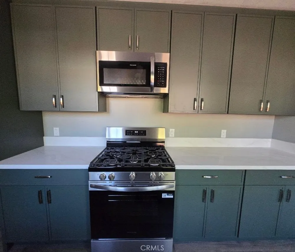 17001 Cantara Lake Balboa, CA 91406