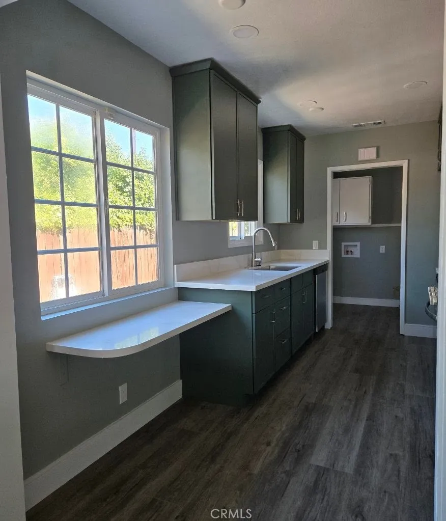 17001 Cantara Lake Balboa, CA 91406