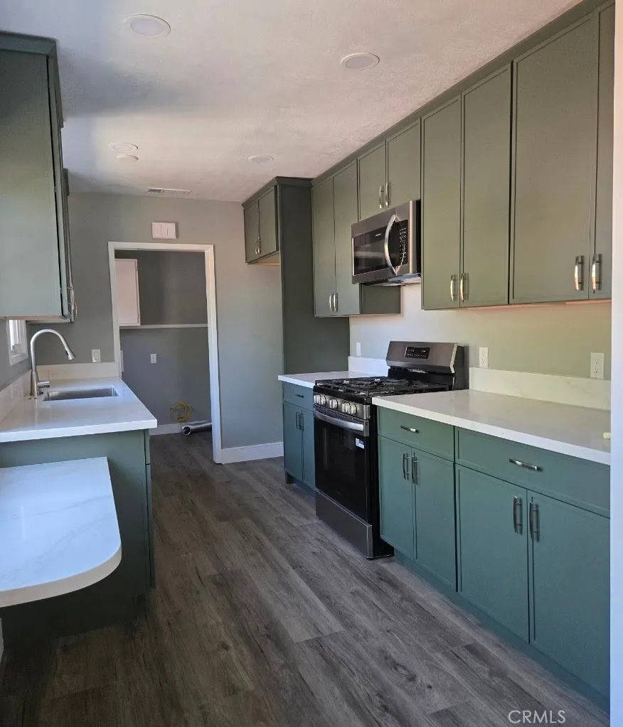 17001 Cantara Lake Balboa, CA 91406